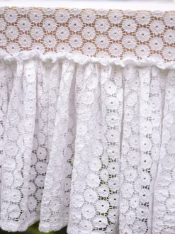 Daisy Lace Tablecloth